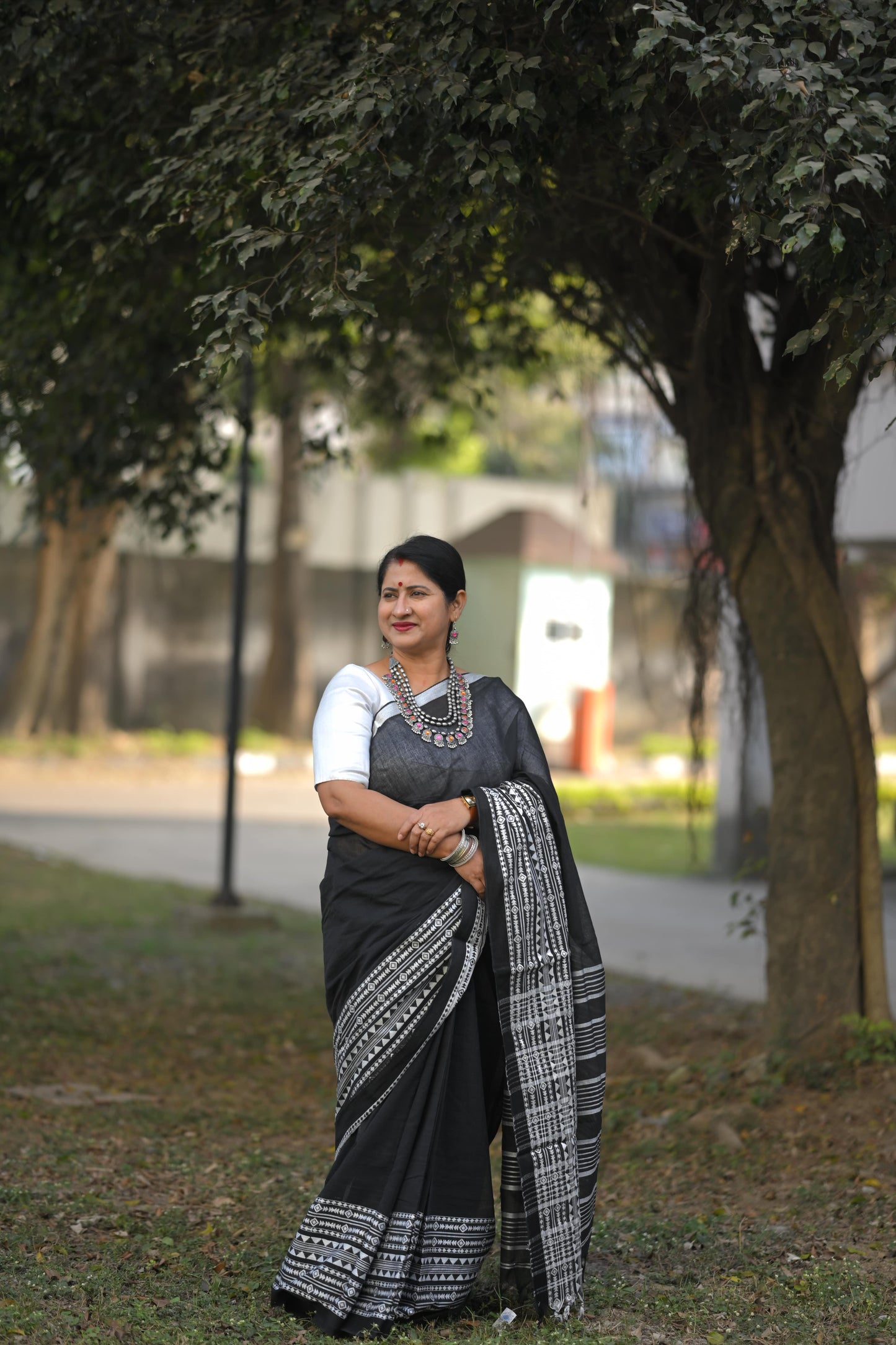 SOUNDARIYA - Cotton Handloom in Black and White Saree