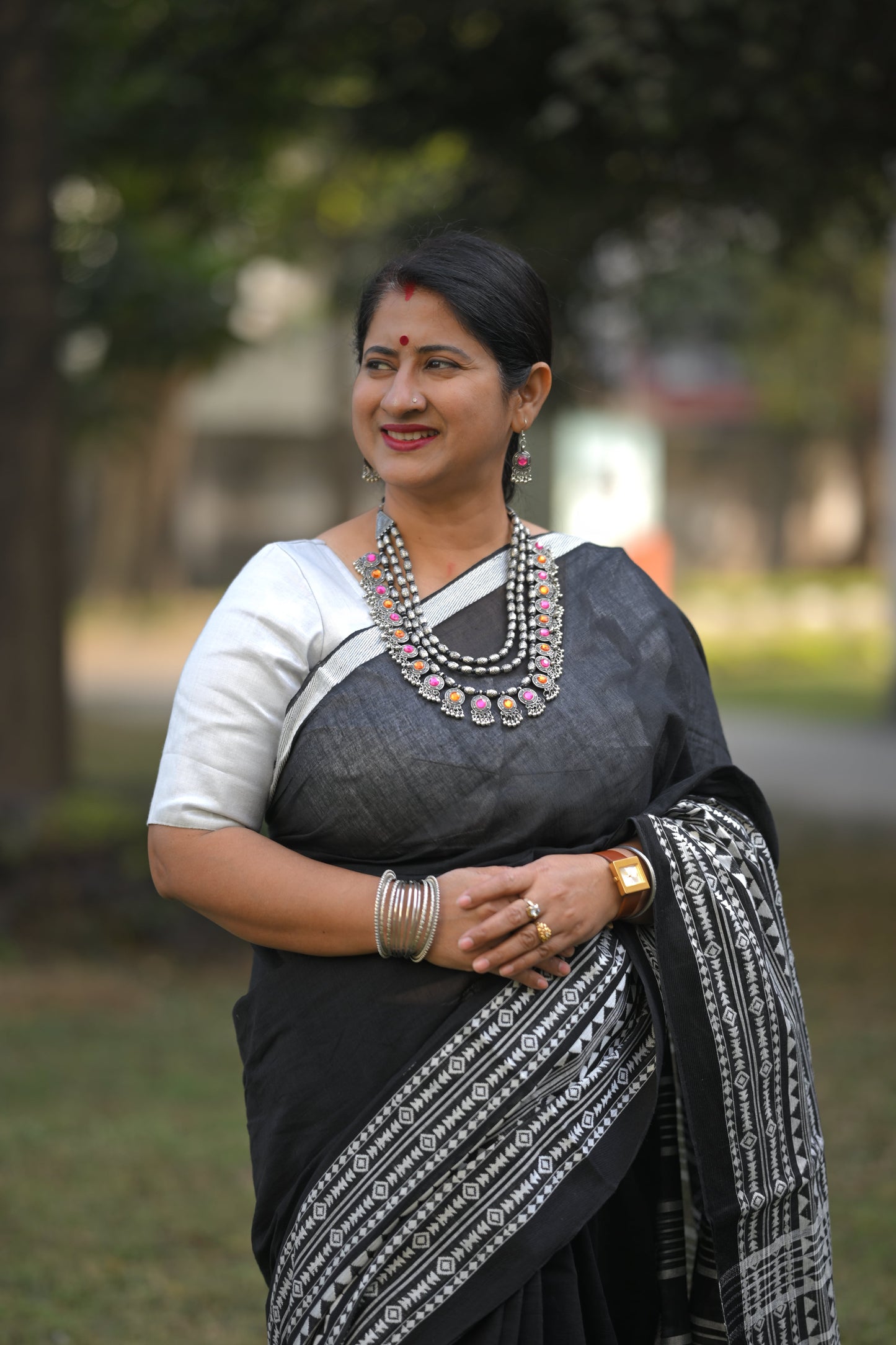 SOUNDARIYA - Cotton Handloom in Black and White Saree
