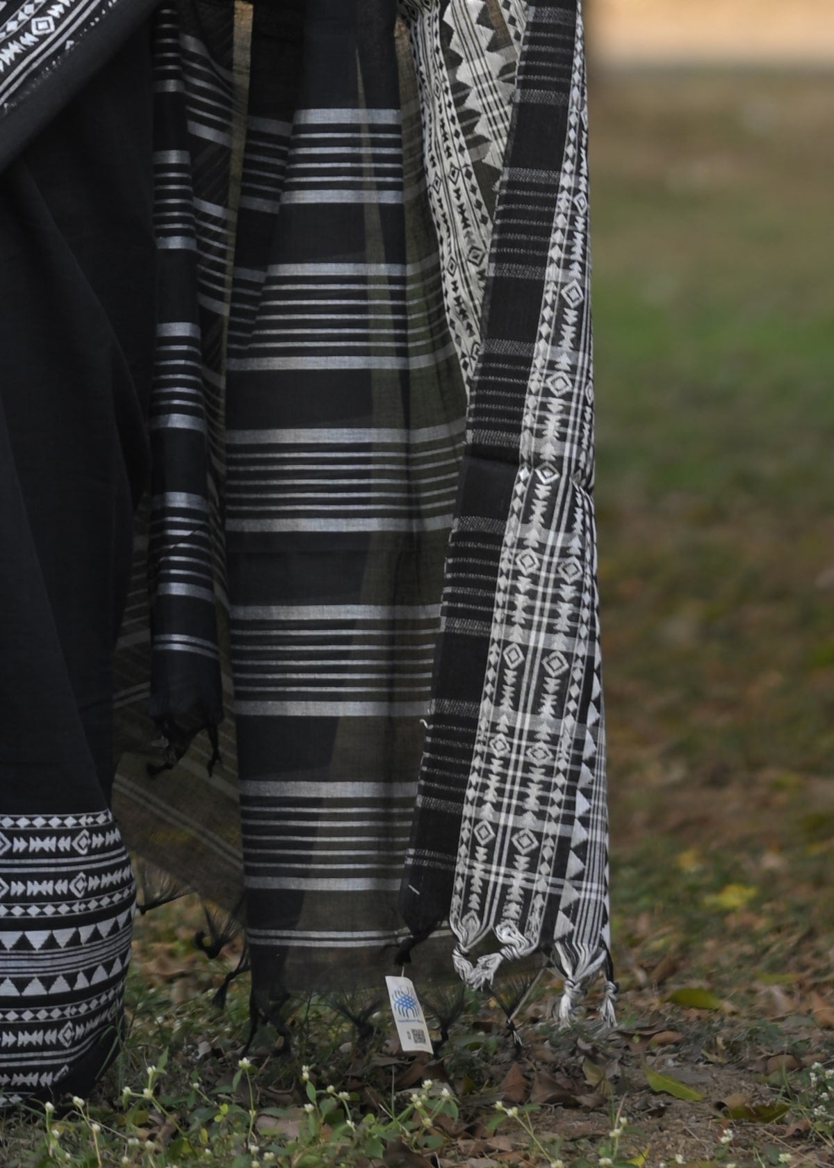 SOUNDARIYA - Cotton Handloom in Black and White Saree