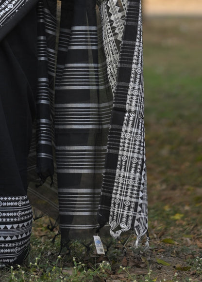SOUNDARIYA - Cotton Handloom in Black and White Saree